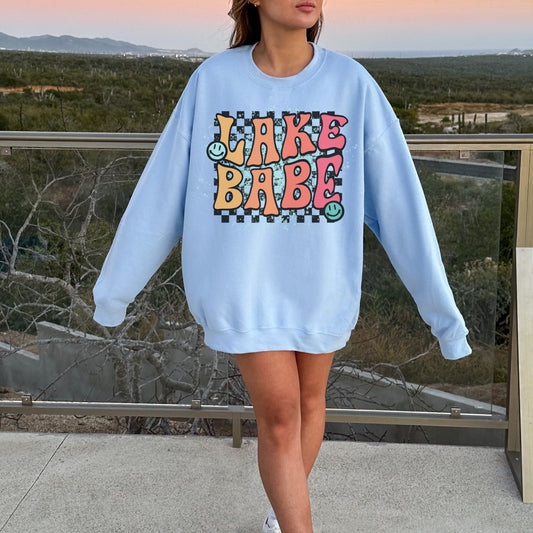 Retro Lake Babe Sweatshirt Oversized Lake Crewneck Preppy Clothes Teens VSCO Girl Trendy Aesthetic Girls Trip Lake Bachelorette Summer